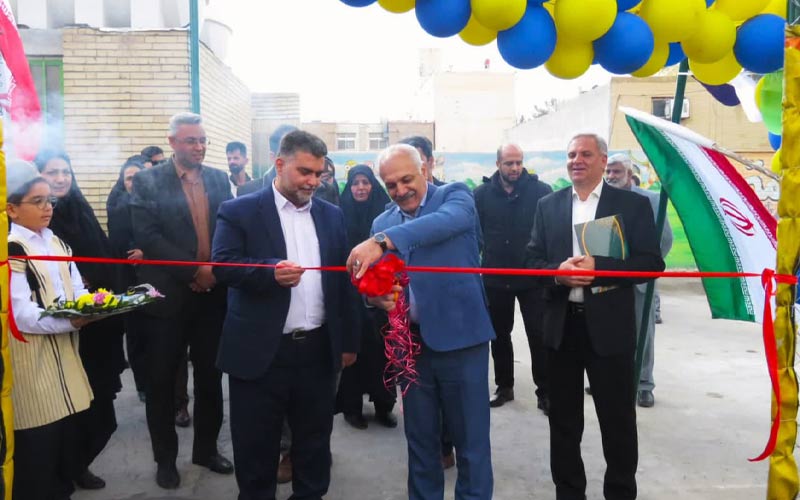 زمین چمن مصنوعی دبستان دکتر حسابی شاهین‌ شهر