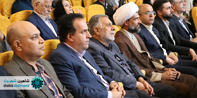 تجلیل از خیرین مدرسه ساز شاهین شهر در ششمین جشنواره خیرین مدرسه ساز و مدرسه یار