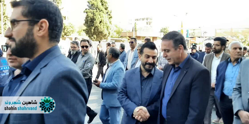 گزارش تصویری راهپیمایی ۱۳ آبان شاهین شهر؛ حضور پرشور دانش آموزان و اقشار مختلف نقش دانش آموزان و جوانان در راهپیمایی