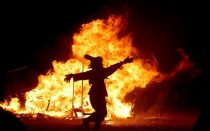 چهارشنبه&zwnj;سوری یا چهارشنبه&zwnj;سوزی