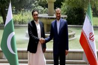 وزیر خارجه پاکستان: محکم پشت ایران ایستاده‌ایم