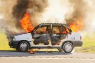 آتش سوزی خودرو در شاهین شهر (محله هشت بهشت)