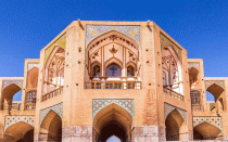 مرمت بخش مرکزی پل خواجو