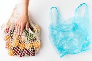 ممنوعیت عرضه رایگان کیسه‌های پلاستیکی در فروشگاه‌های زنجیره‌ای