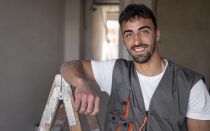 کارگران در سال ۱۴۰۳ چند دلار حقوق می‌گیرند؟