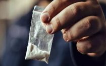 غافلگیری‌ ٢ فروشنده مواد مخدر در خیابان عطار شاهین شهر